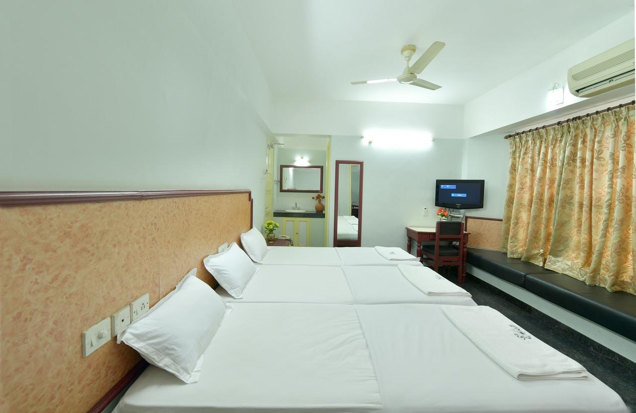 Hotel Elisa International Tourist Home 特里凡得琅 外观 照片