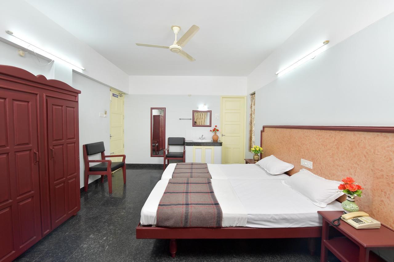 Hotel Elisa International Tourist Home 特里凡得琅 外观 照片